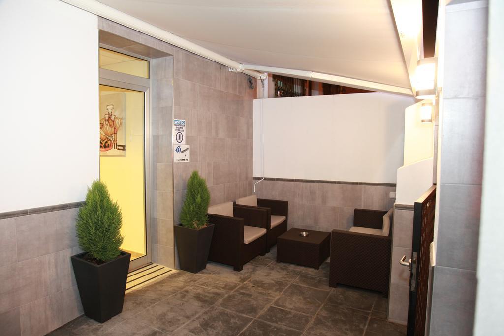 Hostal Dona Manuela Malaga Exterior photo